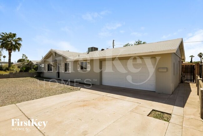 2231 E Claire Dr in Phoenix, AZ - Building Photo - Building Photo