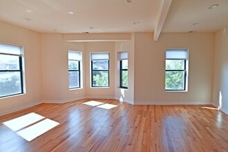 732 W. Grace / 3803-3809 N. Broadway in Chicago, IL - Building Photo - Interior Photo