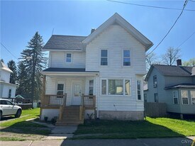 221 N Broad St in Oneida, NY - Building Photo