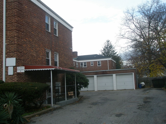 109 Lawson St in Hempstead, NY - Foto de edificio - Building Photo