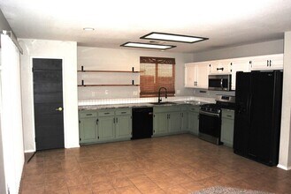 4739 Shadow Stone St in Bakersfield, CA - Building Photo - Building Photo