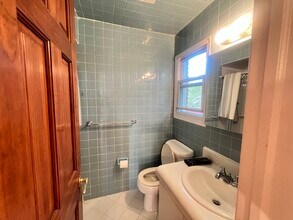 40 Blueberry Ln, Unit Gorgeous 3b2b Huge Deck in Staten Island, NY - Building Photo - Building Photo