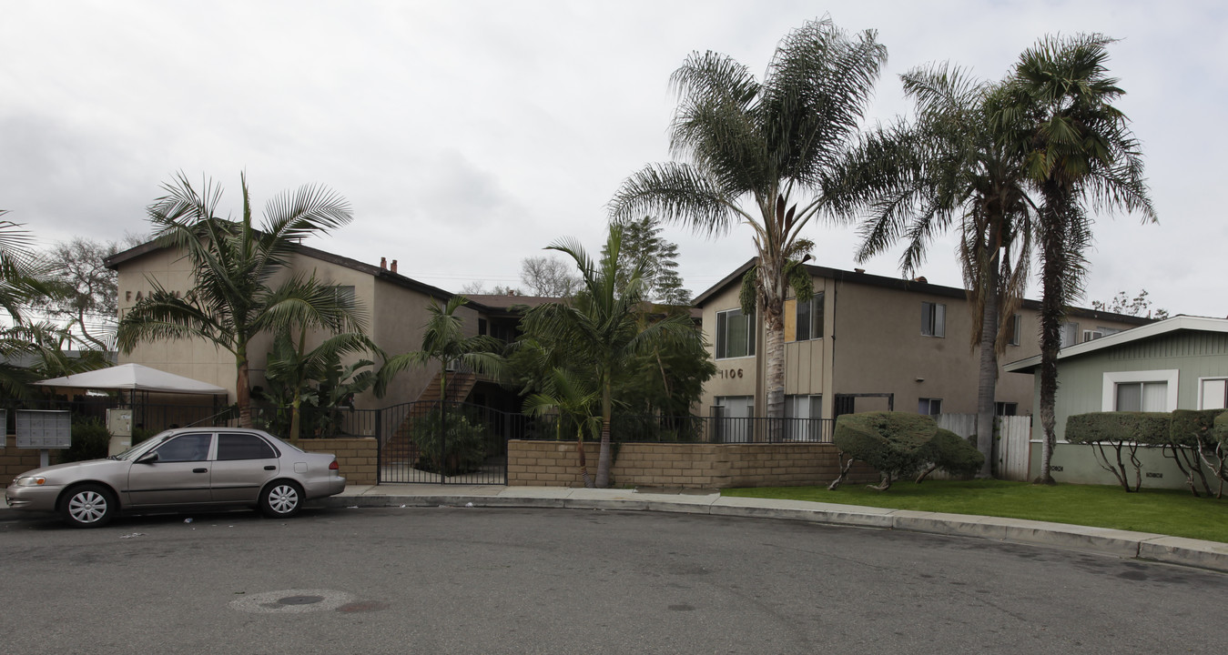 1106 W West Ave in Fullerton, CA - Foto de edificio