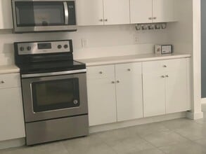 10902 NW 83rd St in Doral, FL - Building Photo - Building Photo