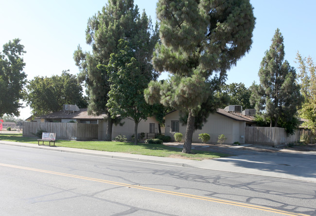 Hanford Senior Villa in Hanford, CA - Foto de edificio - Building Photo