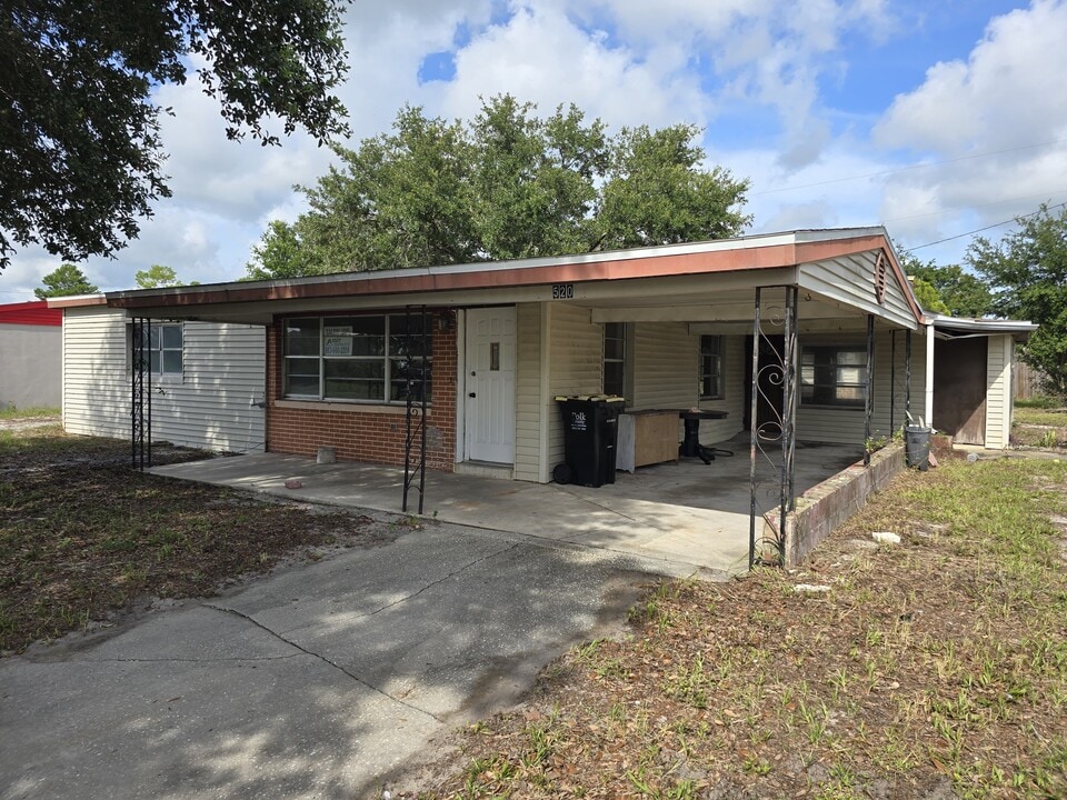 520 Thomas Ave in Frostproof, FL - Building Photo