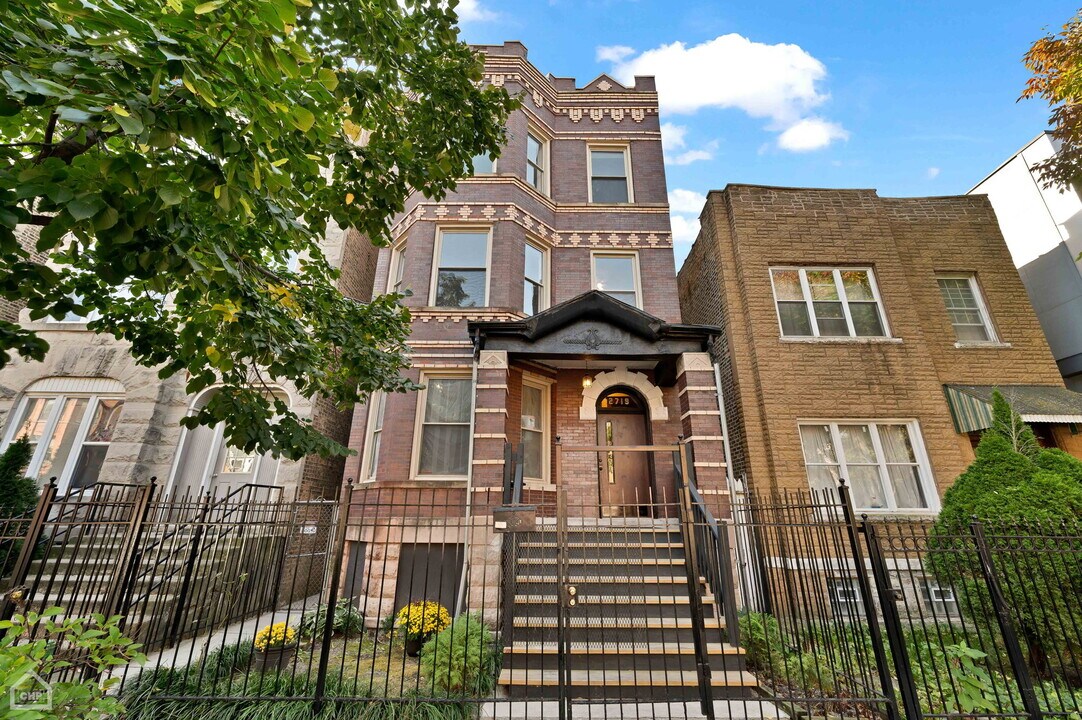 2719 W Evergreen Ave in Chicago, IL - Building Photo