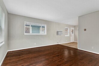 4916 Worth St, Unit 1 in Dallas, TX - Building Photo - Building Photo