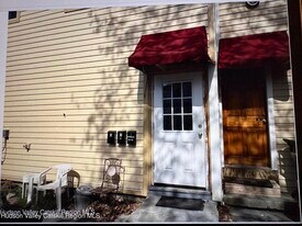 18 Market St in Saugerties, NY - Building Photo