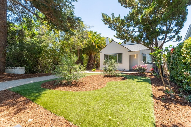 3211 Calle Noguera in Santa Barbara, CA - Building Photo - Building Photo
