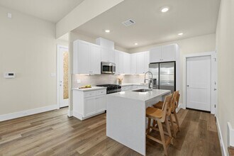 5626 Bertellis Ln in Houston, TX - Building Photo - Building Photo