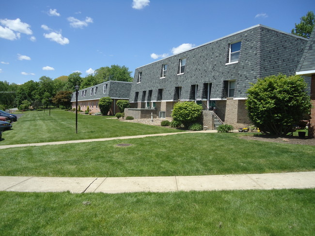 Hemlock Square in Zelienople, PA - Foto de edificio - Building Photo