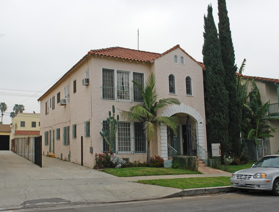 506 N Genesee Ave in Los Angeles, CA - Building Photo