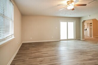 12830 Claygate Dr in Houston, TX - Building Photo - Building Photo
