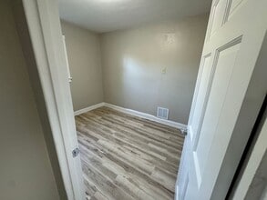 927 N Elm Ave in Webster Groves, MO - Building Photo - Building Photo