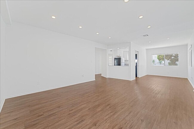 property at 5703 Hazeltine Ave