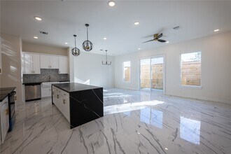 5906 St Augustine St in Houston, TX - Building Photo - Building Photo