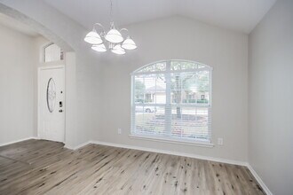 1919 Treasure Mountain Dr in Spring, TX - Foto de edificio - Building Photo