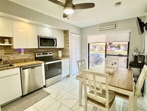 7049 Marlberry Ln in Tamarac, FL - Building Photo - Building Photo