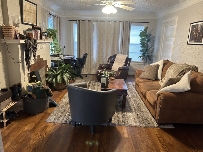 3400 S University Dr, Unit B in Fort Worth, TX - Building Photo - Building Photo