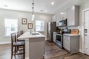 142 W 5th St in Kemah, TX - Building Photo