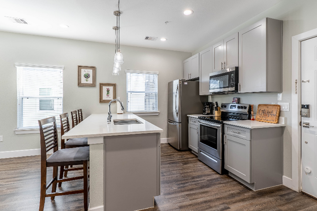 property at 142 W 5th St