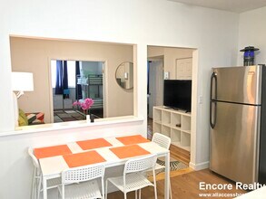 287 Dorchester St, Unit 2 in Boston, MA - Building Photo - Building Photo