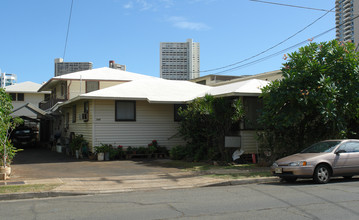 745 Paani St in Honolulu, HI - Building Photo - Building Photo