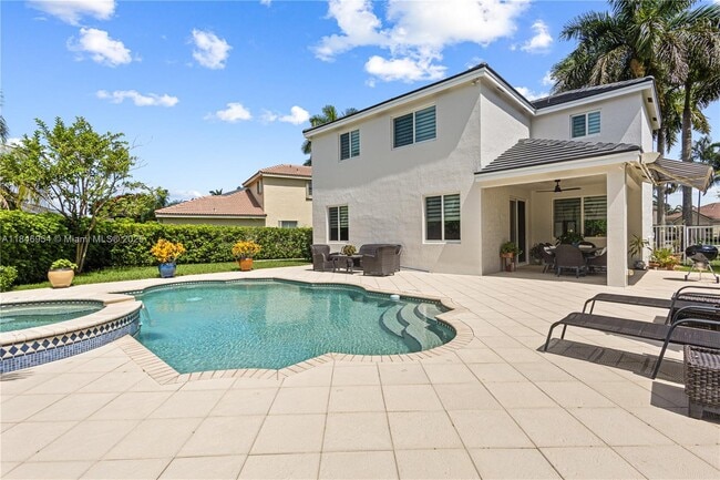 property at 1515 Winterberry Ln
