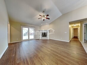 1030 Justin Ridge Way in Waynesville, OH - Foto de edificio - Building Photo