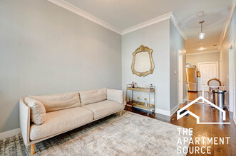 1341 W Fletcher St, Unit 1 in Chicago, IL - Building Photo - Building Photo
