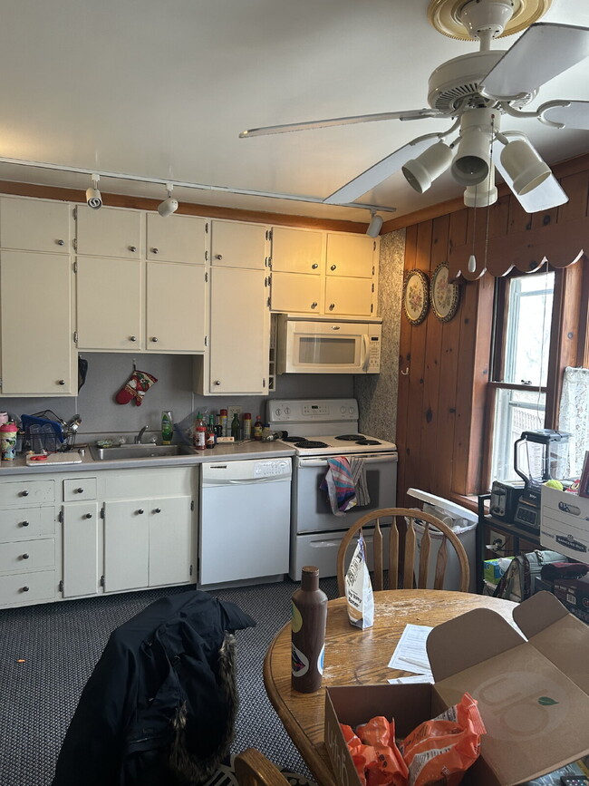 1325 State St in Eau Claire, WI - Building Photo - Building Photo