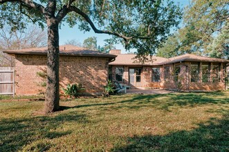 6903 Fence Line Dr in Austin, TX - Building Photo - Building Photo