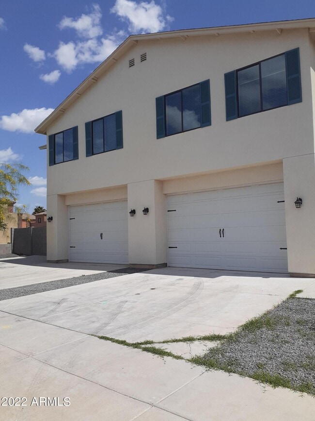 16075 N 30th St in Phoenix, AZ - Foto de edificio - Building Photo