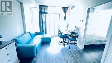 10 De Boers Dr in Toronto, ON - Building Photo - Building Photo