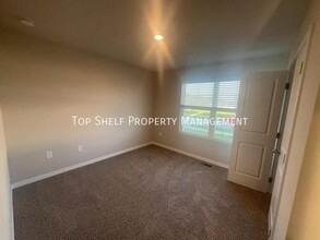 1407 NE Crossing Oaks Dr in Ankeny, IA - Building Photo - Building Photo