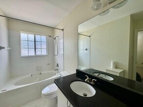1146 SW 44th Way in Deerfield Beach, FL - Building Photo - Building Photo