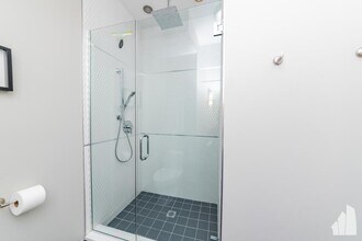 2112 W Rice St in Chicago, IL - Building Photo - Building Photo