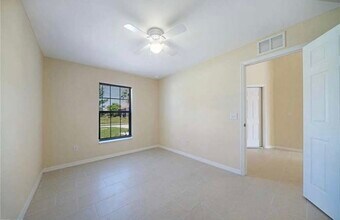 915 SW 8th Pl in Cape Coral, FL - Building Photo - Building Photo