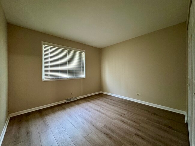 208 Monroe Rd in Bolingbrook, IL - Building Photo - Building Photo