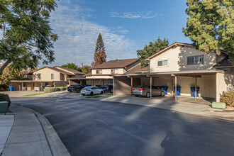 Ryan Manor in San Diego, CA - Building Photo - Primary Photo