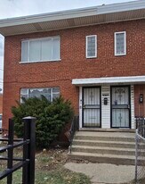 5055 W Gladys Ave in Chicago, IL - Building Photo