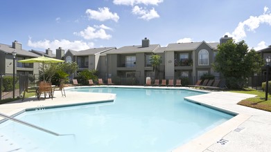 La Paz Apartments in Houston, TX - Building Photo - Building Photo