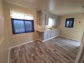 20270 CA-140 in Gustine, CA - Building Photo - Building Photo