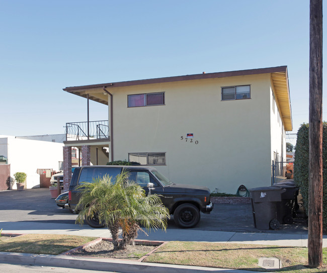 5720 Walnut Ave in Long Beach, CA - Building Photo - Building Photo