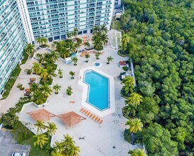 100 Bayview Dr, Unit 508 in Sunny Isles Beach, FL - Building Photo - Building Photo