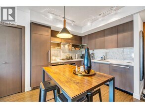 68 Smithe St in Vancouver, BC - Building Photo - Building Photo