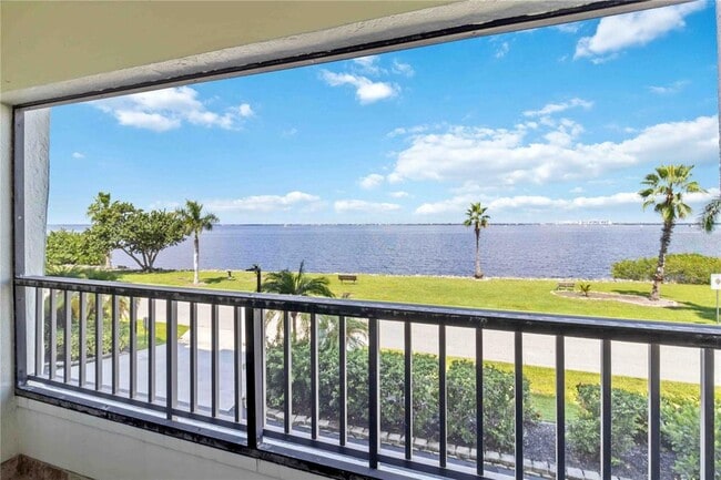 1500 Park Beach Cir in Punta Gorda, FL - Building Photo - Building Photo