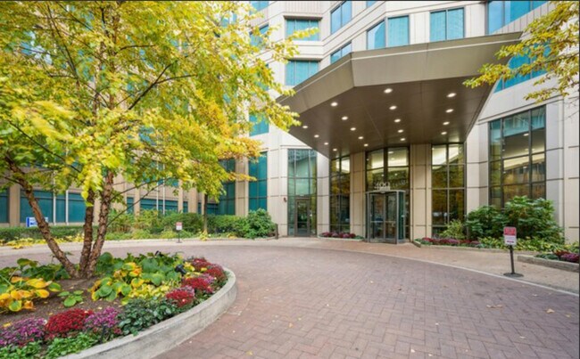property at 400 N La Salle Dr
