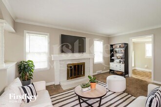 9005 E 68 Terrace in Raytown, MO - Foto de edificio - Building Photo